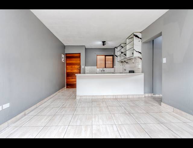 2 BEDROOM APARTMENT TO LET IN WELTEVREDEN PARK